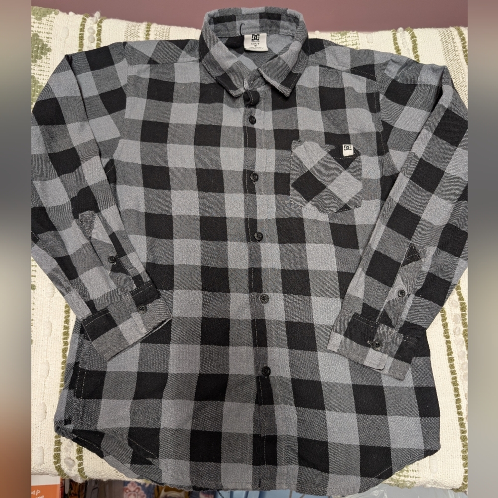 DC Shoes Skate Black/Gray Plaid Boy's Button Down Flannel Shirt 8/10
